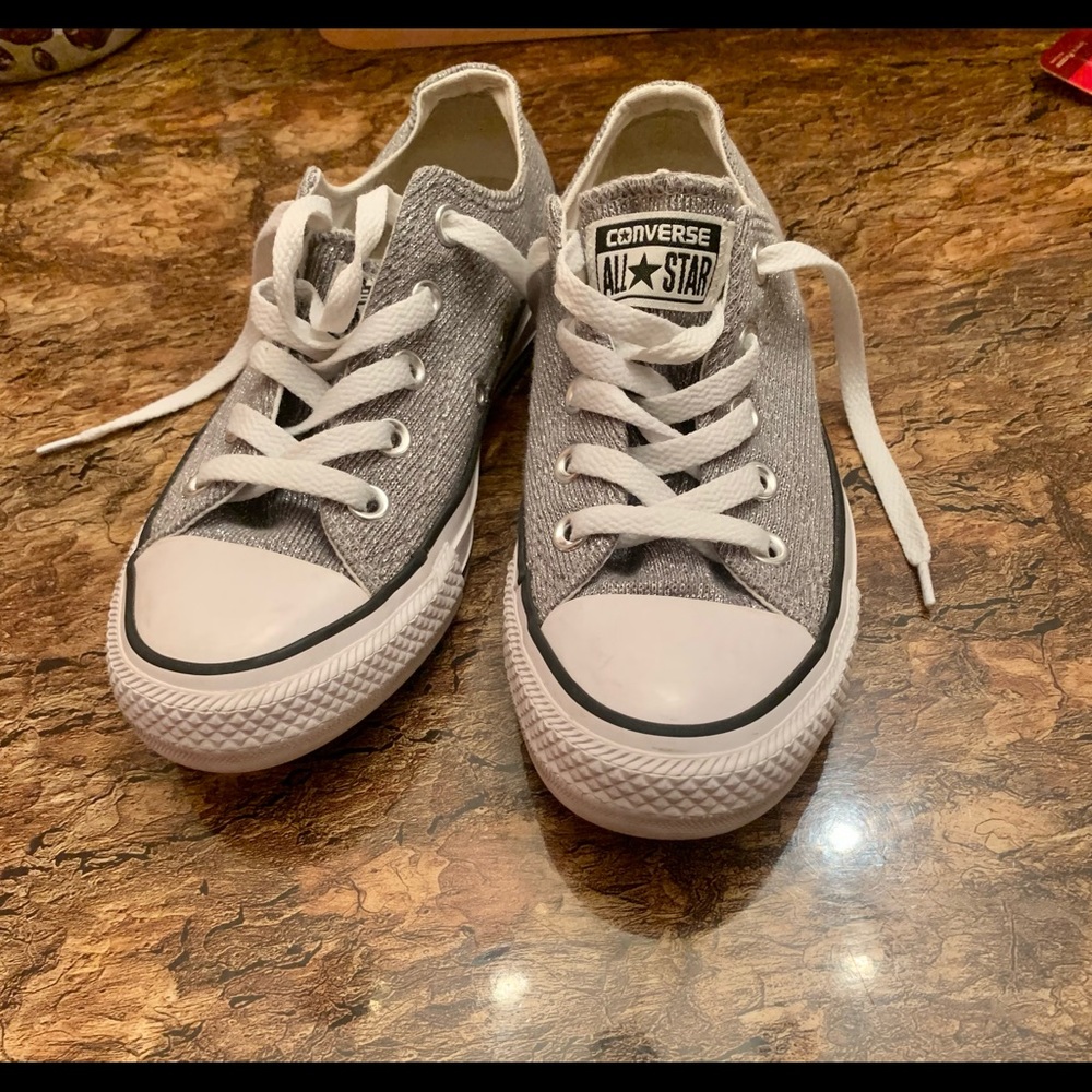 GUC-Women’s Size 5 Silver Converse